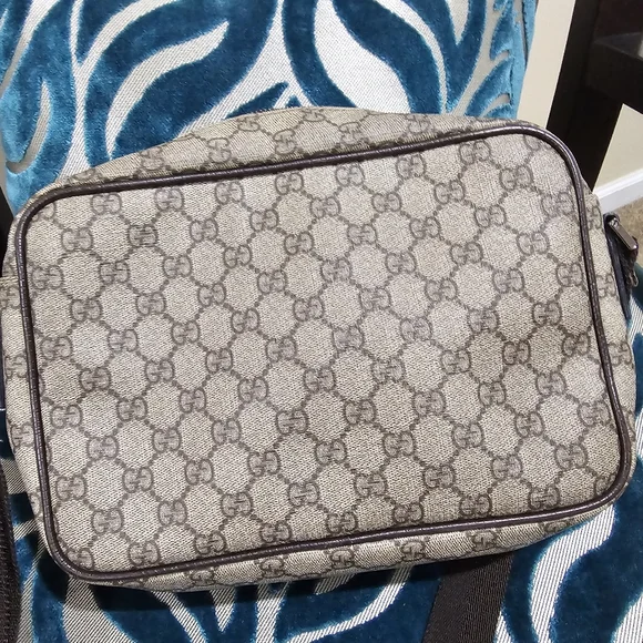 Authentic Vintage Gucci GG Crossbody - Picture 8 of 14
